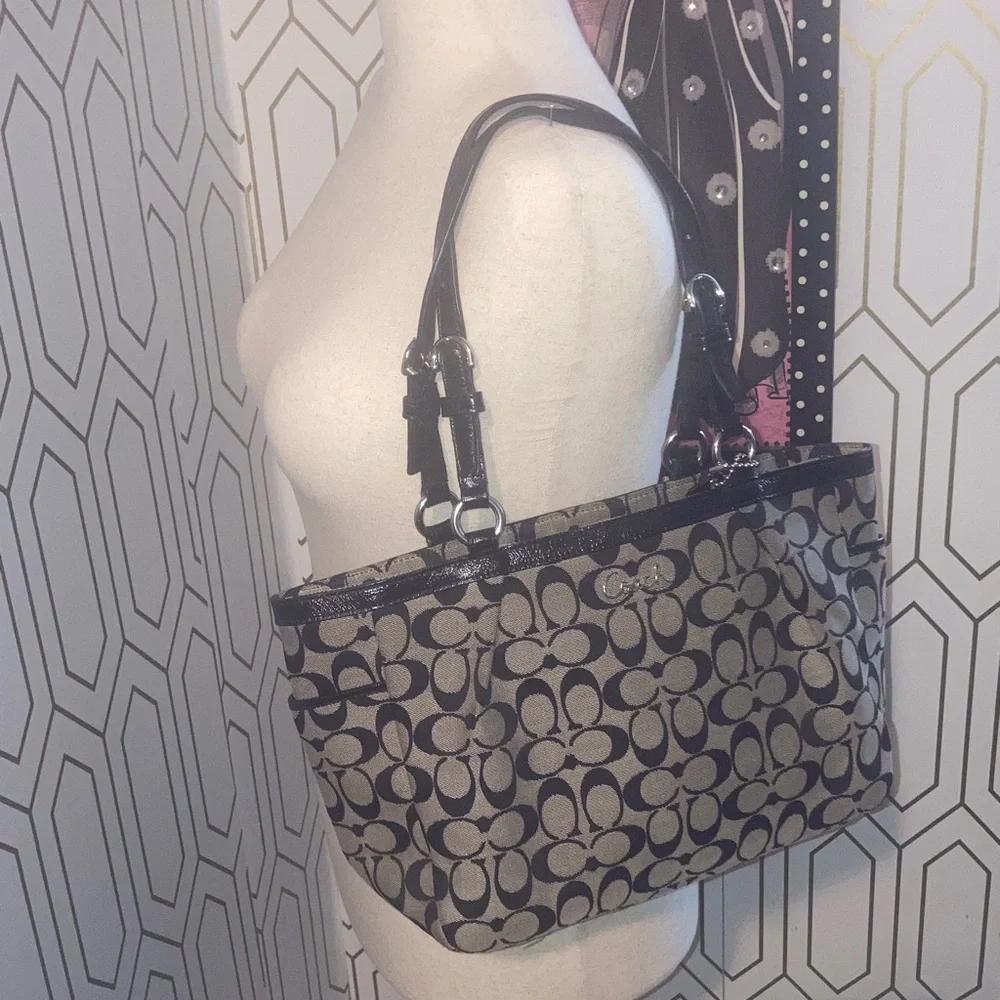 Vintage Authentic Coach Signature Medium Tote Black and White 2012 - Picture 2 of 16